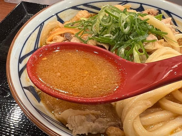 丸亀製麺の「俺たちの豚汁うどん」のスープ