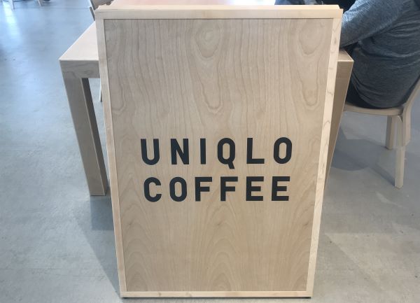 ユニクロ前橋南インター店にあるユニクロコーヒーの看板