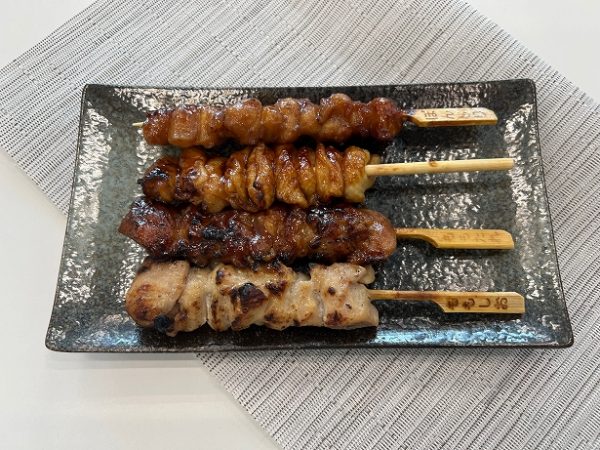 リニューアルした「炭火焼きとり」はももしお、ももたれ、かわ、ぼんじりの4種。