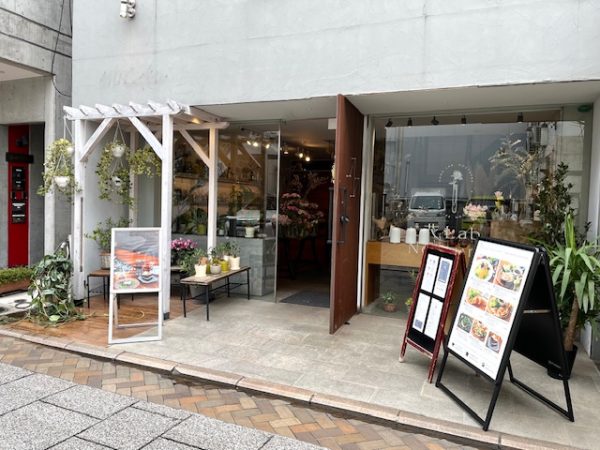 お店玄関。