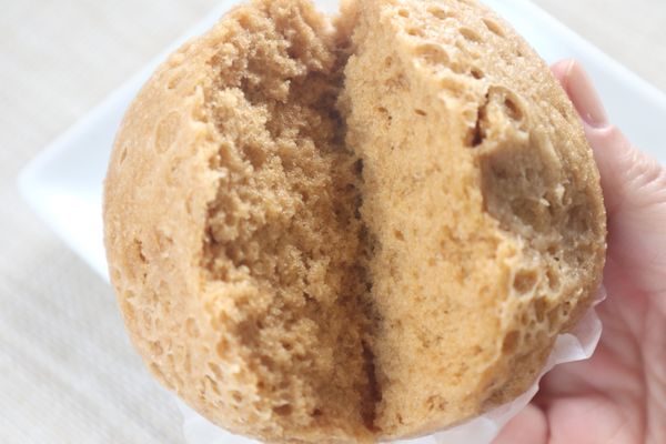 「お店で蒸した　中華風蒸しケーキ　マーラーカオ」の断面図