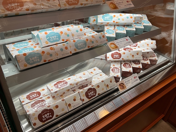 「洋菓子のヒロタ」のシュークリームのパッケージも刷新