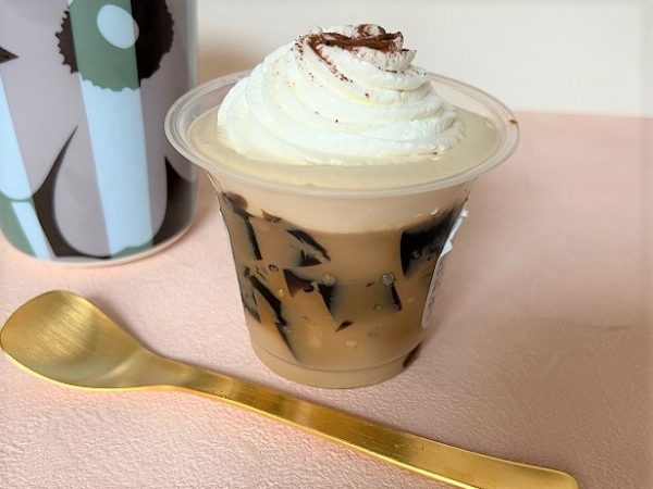 ファミリーマートの「クリームたっぷりコーヒーゼリー」