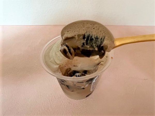 「クリームたっぷりコーヒーゼリー」のコーヒーゼリーとコーヒー牛乳プリン