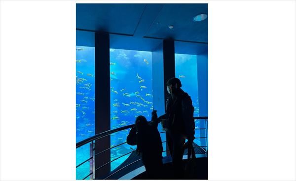 水族館での娘さん