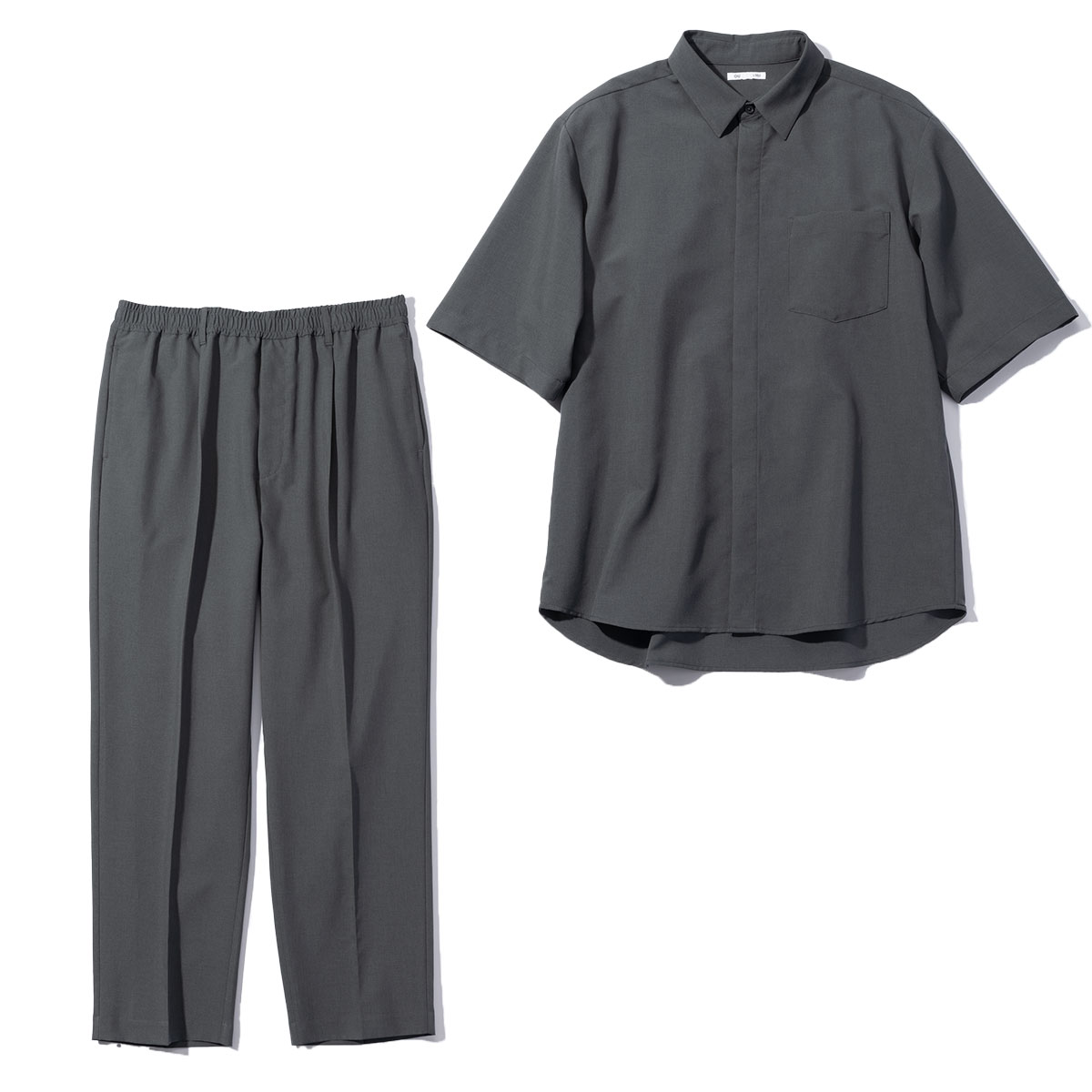 GUのメンズグレーセットアップシャツ&パンツ