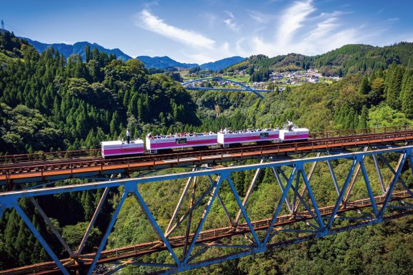 高千穂峡を走る、あまてらす鉄道