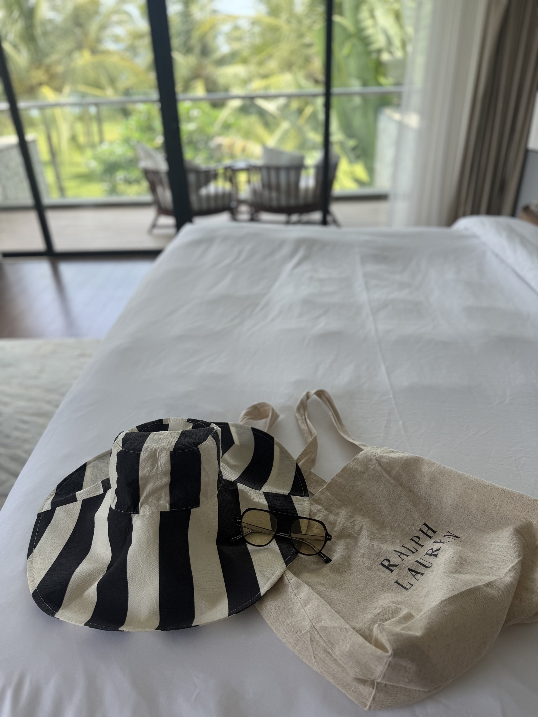 H&Mの帽子 ラルフローレンのバッグ