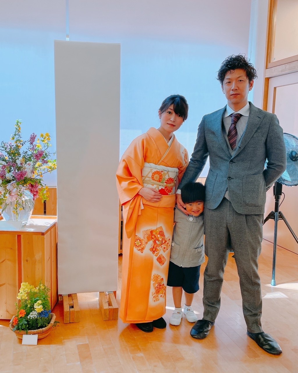 入園式で黄色の着物を着た名古屋のママ１