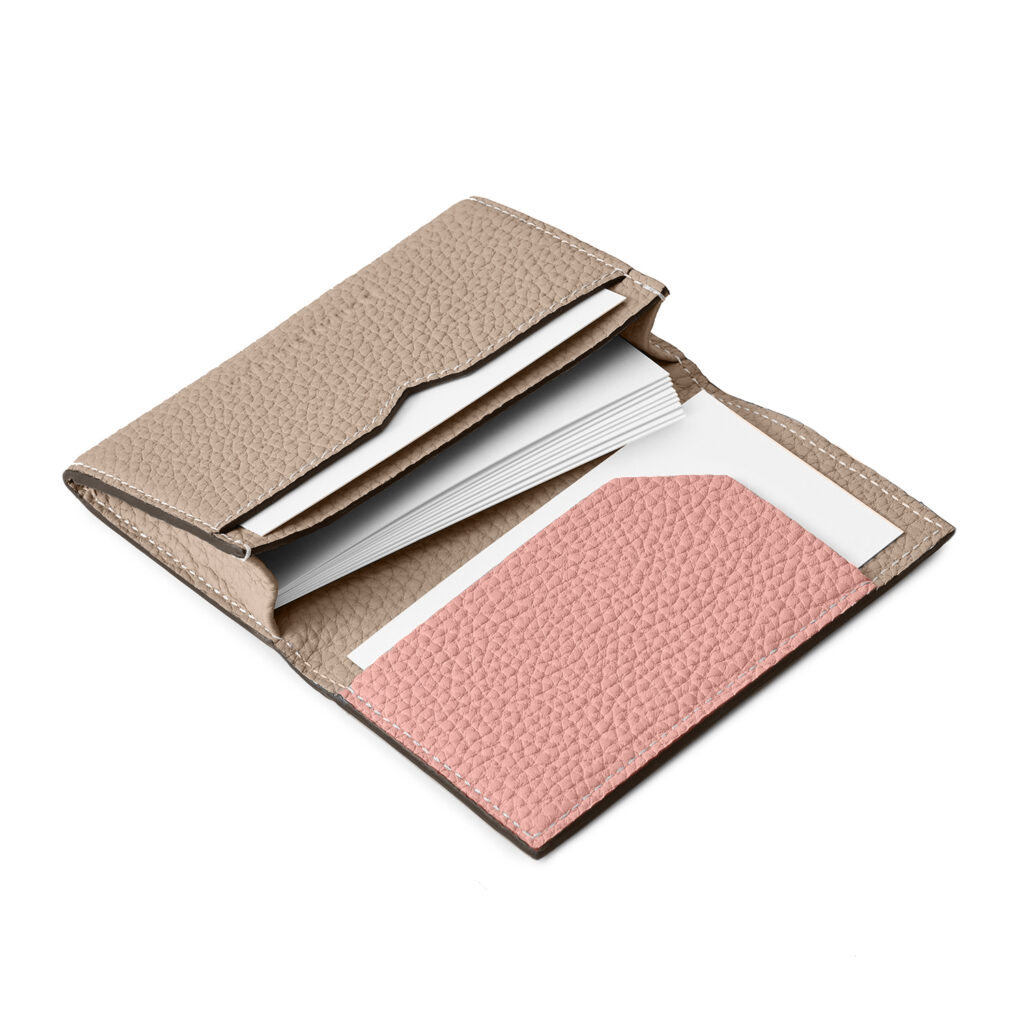 広いマチで数十枚の名刺が収納可能