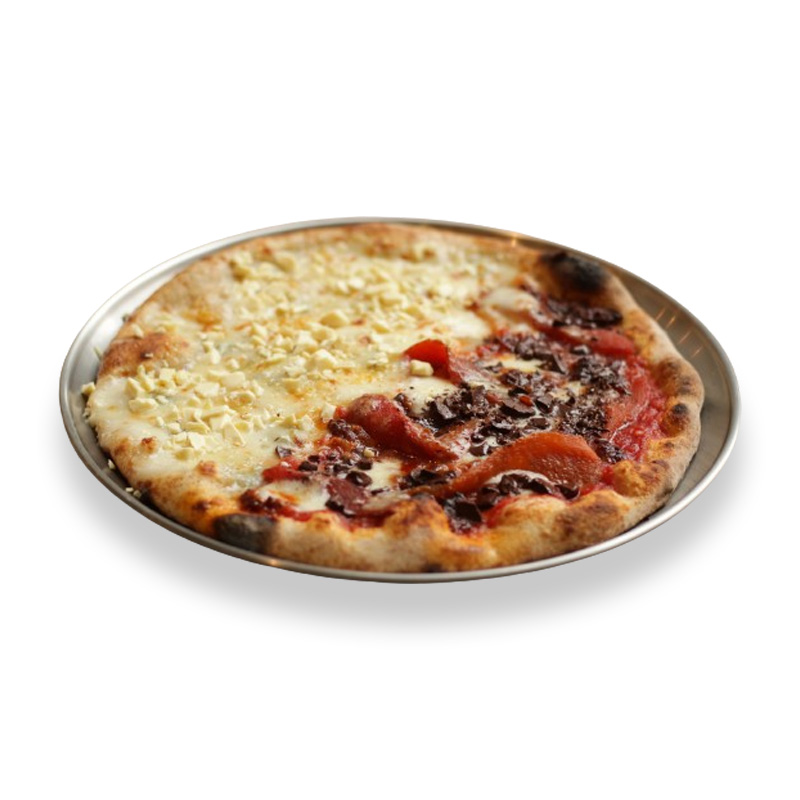 ピザの半分は４種類のチーズとホ