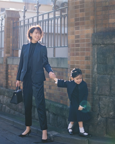 卒園式のママの髪型は 簡単にできるヘアアレンジを紹介 Magacol