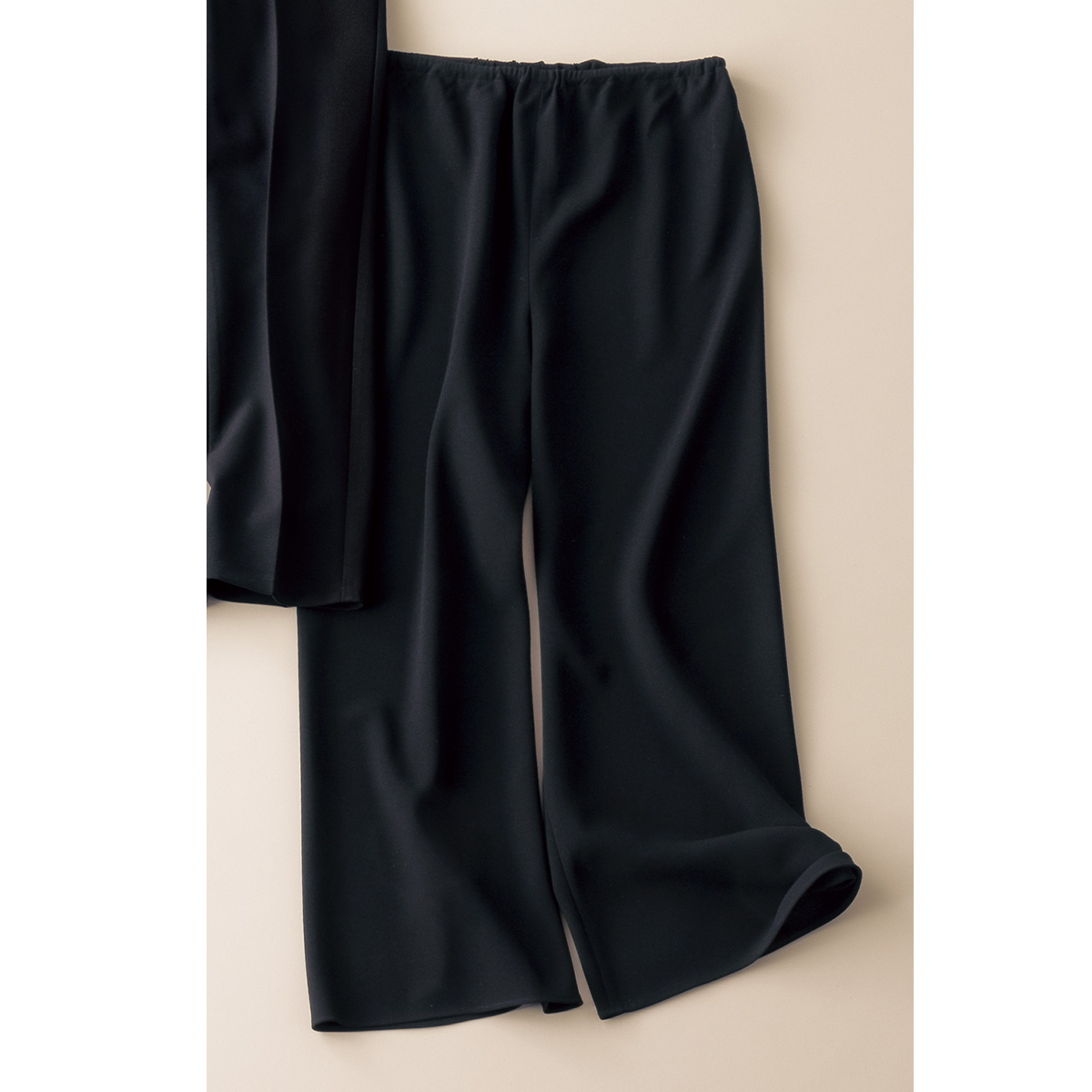 ソージュのバイアスカットパンツ