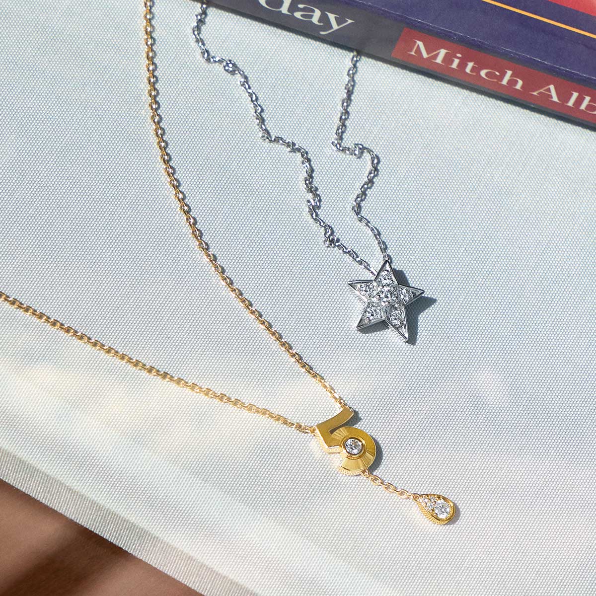 シャネルの「 コレクション ナンバー5」と 「コメット コレクション 」