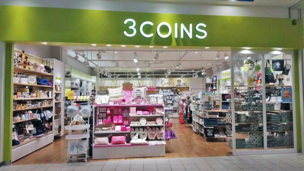 スリーコインズ店舗外観