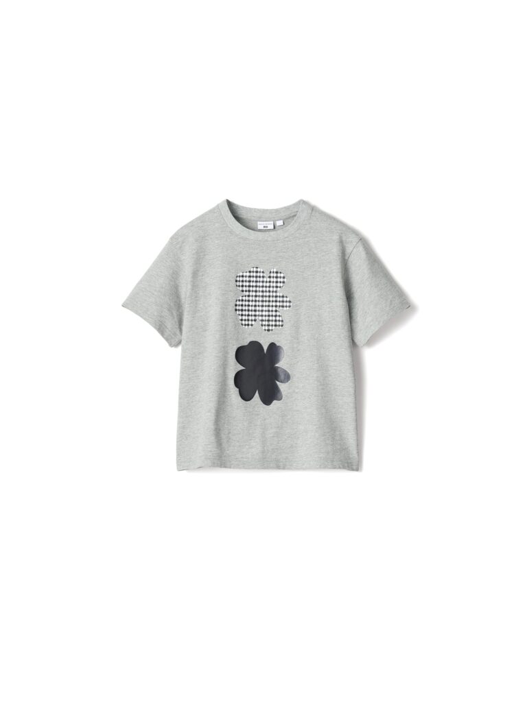 前面に2つの花をあしらったグレーT