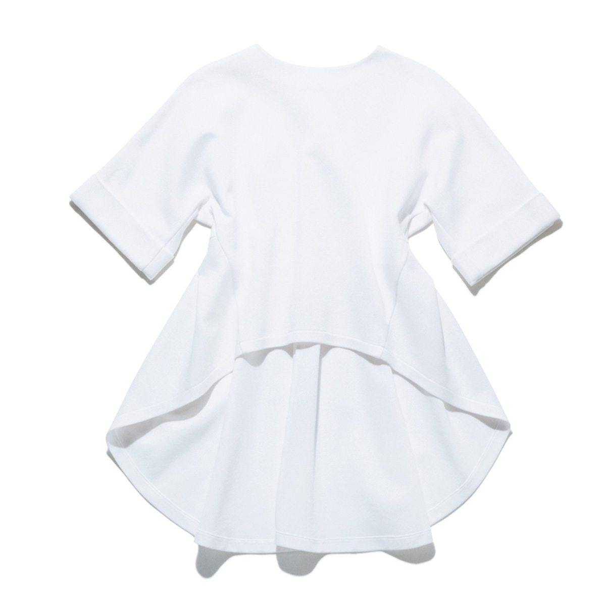 シーニュのバックロングデザインのフレアTシャツ