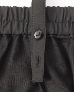 セレSTORY・ハリのあるコットン調素材のサスペンダー付き美脚パンツ・ディテール