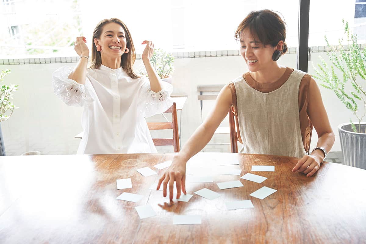 稲沢朋子さんとクリス-ウェブ佳子さん