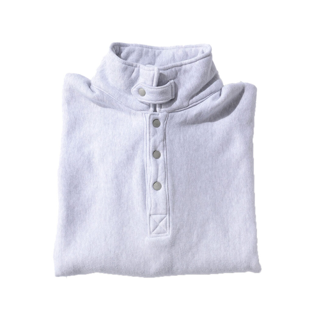 YLÈVEのハーフジップスウェット