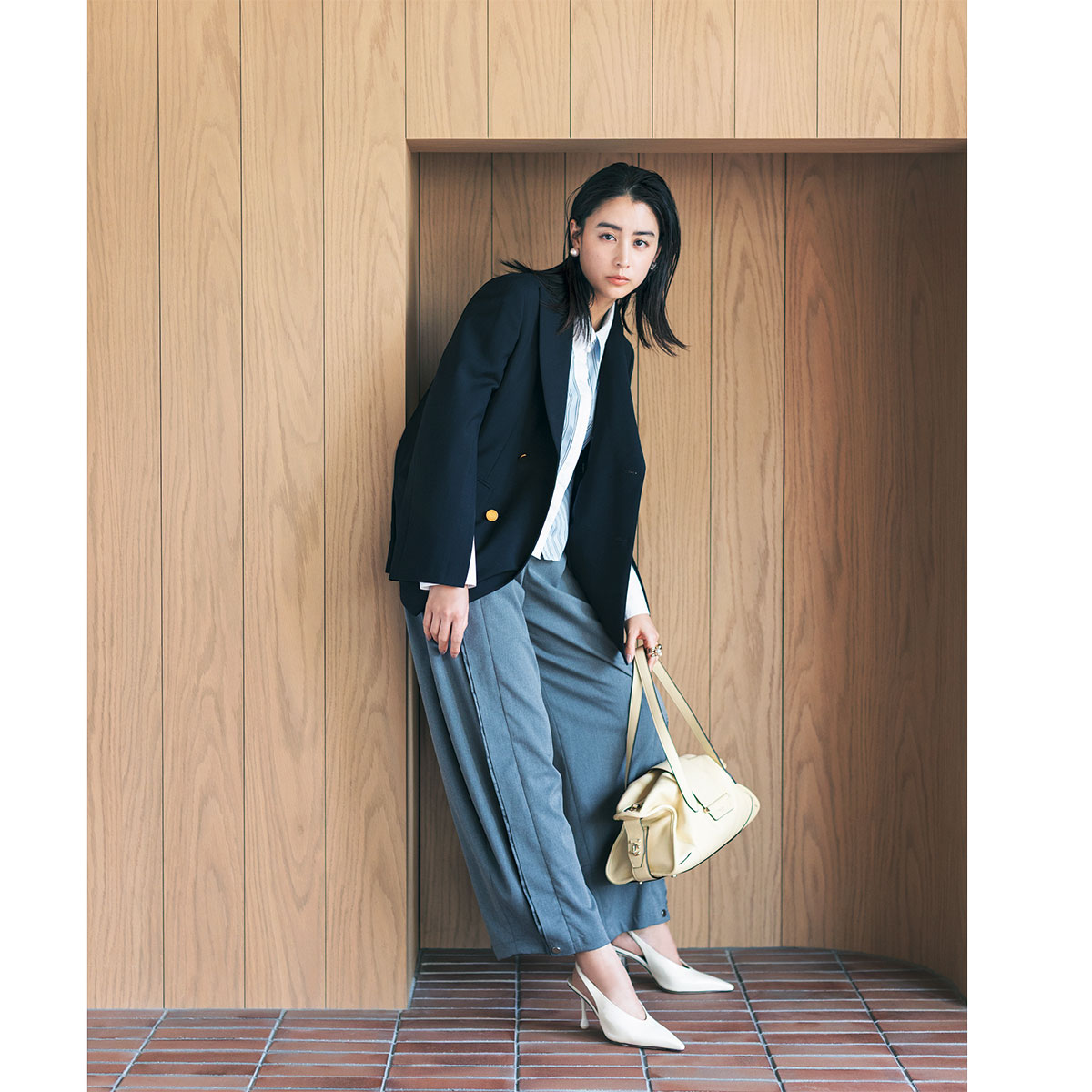 ジャケパンスタイルにヒールのコーデ