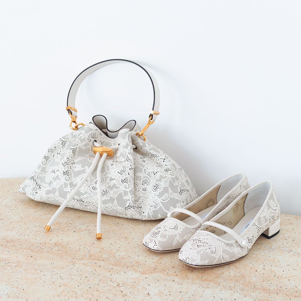 バッグ「シンチ」とシューズ「エリサ」