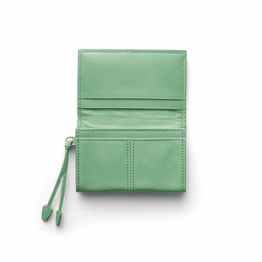 内側は4つの仕切りを兼備