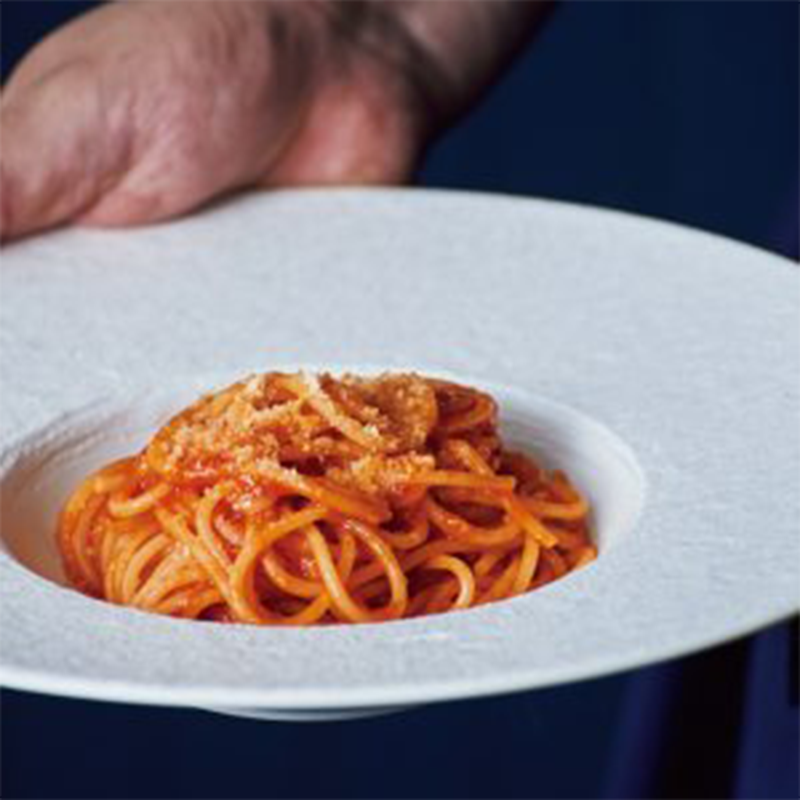 sio 鳥羽周作シェフの「シンプルなトマトソースパスタ」料理写真