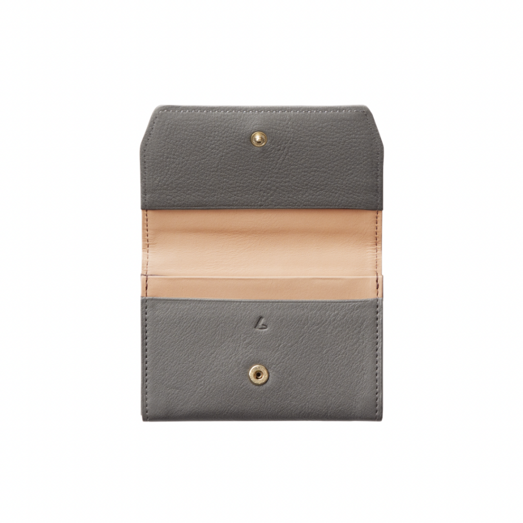 外側のグレーに明るい差し色の内装のカードケース
